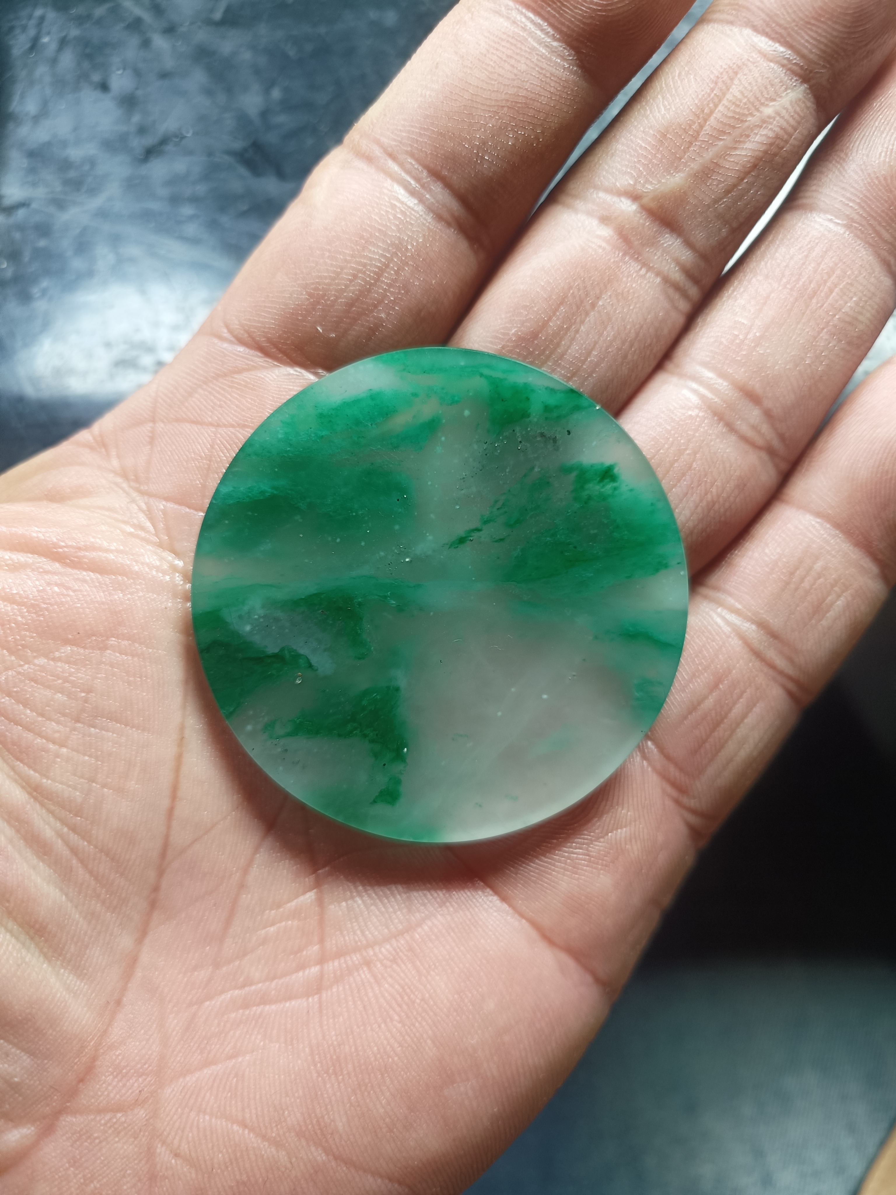 非洲翠石英质玉挂件