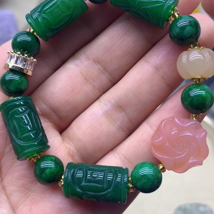 翡翠未镶嵌颈饰吊坠