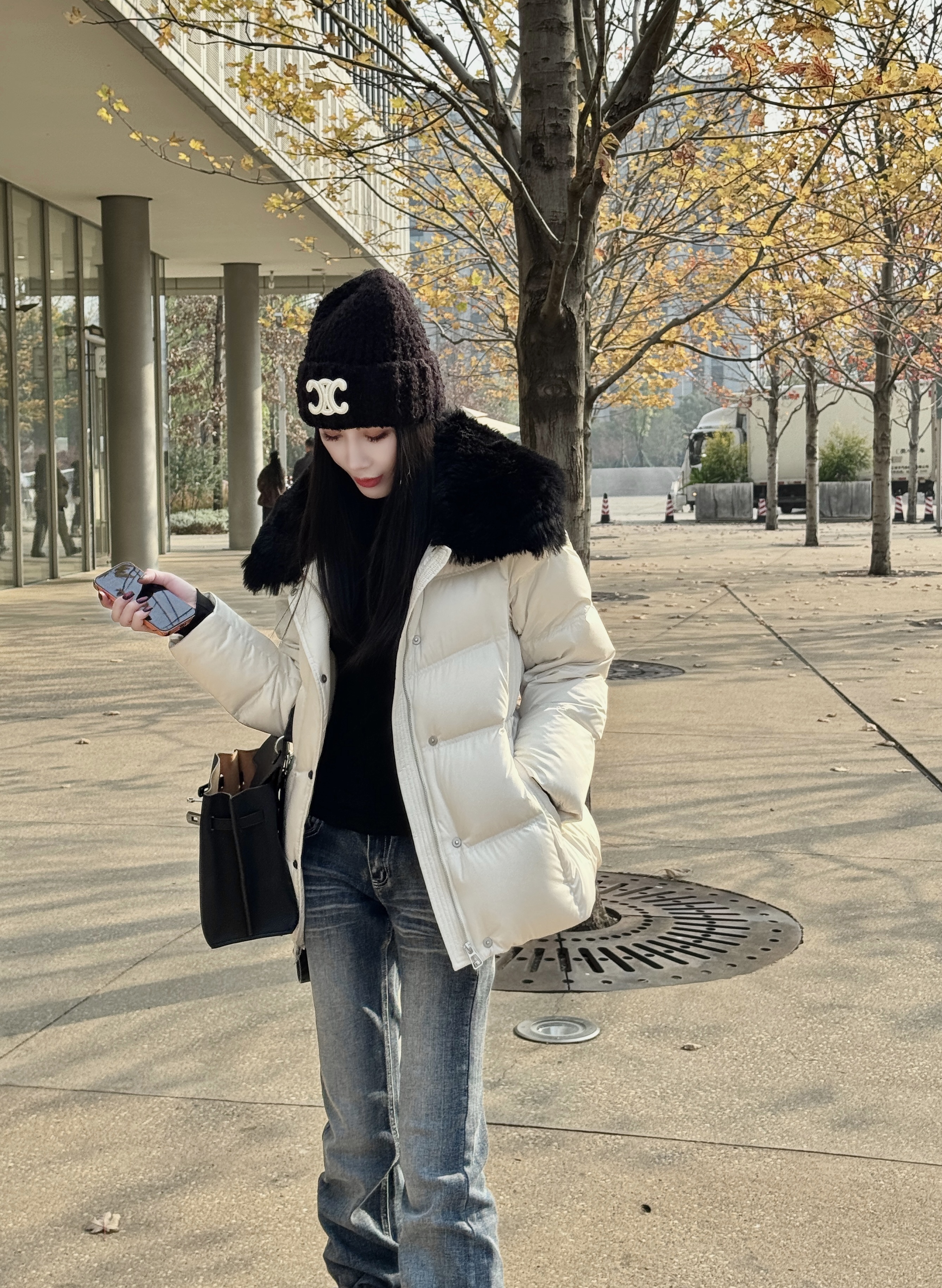 2025年冬季【90白鹅绒芭莎羊毛领】轻温锁温加厚保暖气质极简风