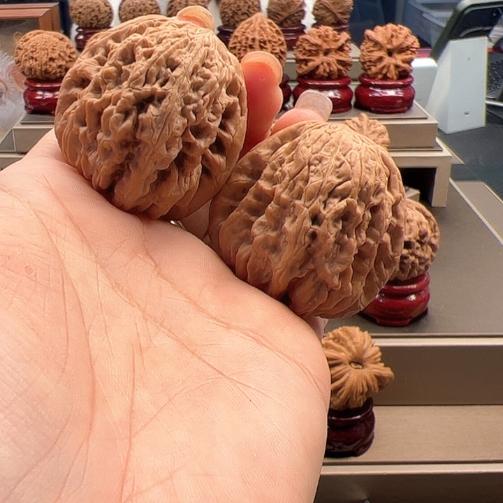 文玩核桃把件39 暴雪 r-028