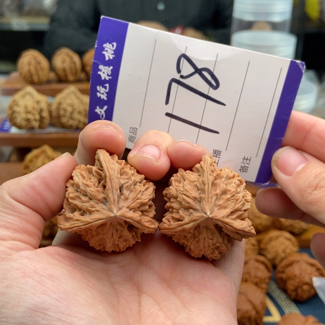 文玩核桃吊坠38三棱