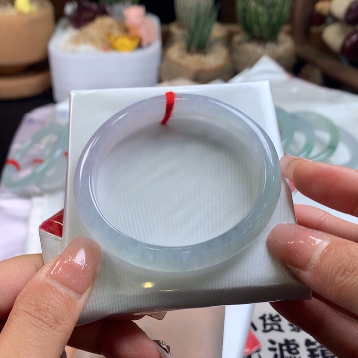 翡翠未镶嵌手镯55贵妃