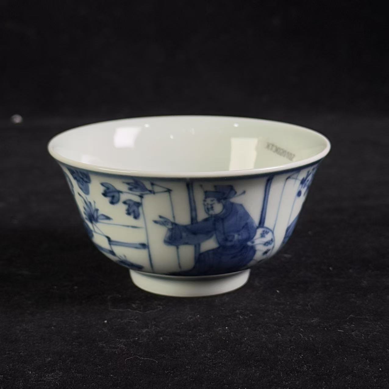 M青花人物故事纹压手杯