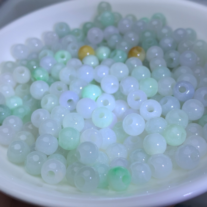 翡翠a货   卡6.3冰绿白大孔珠100个