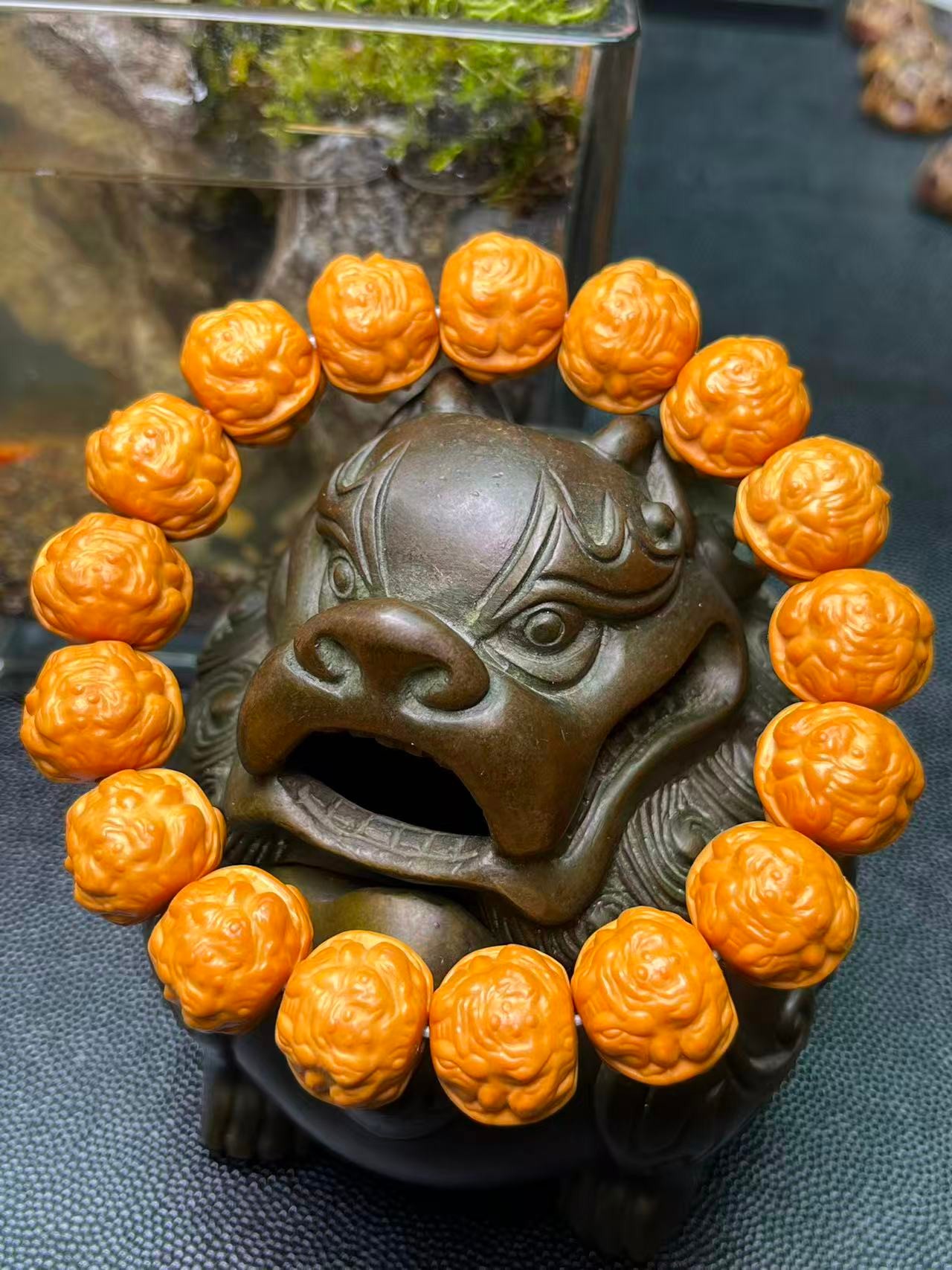 猴头雕刻麒麟纹正版蟾王手串