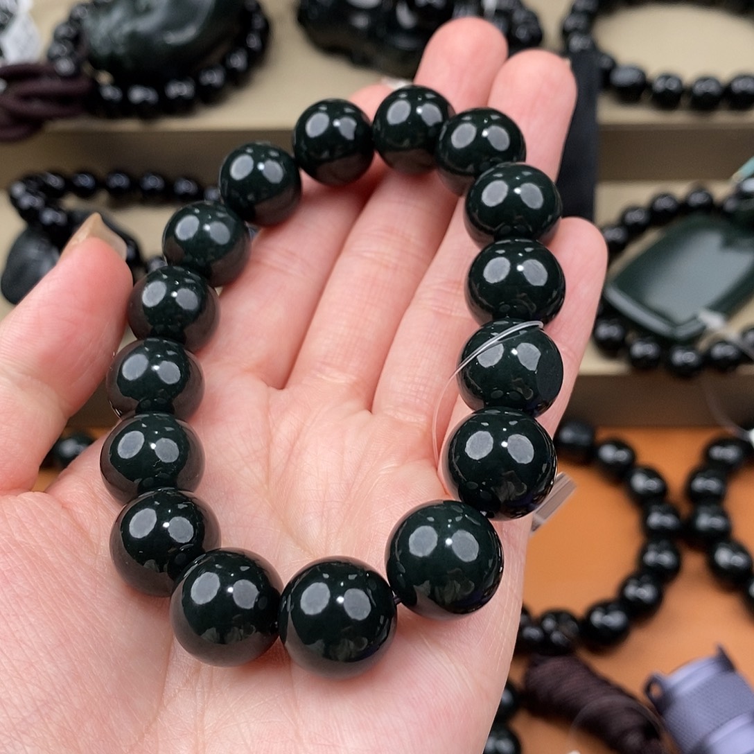 蓝***天和田玉未镶嵌手链