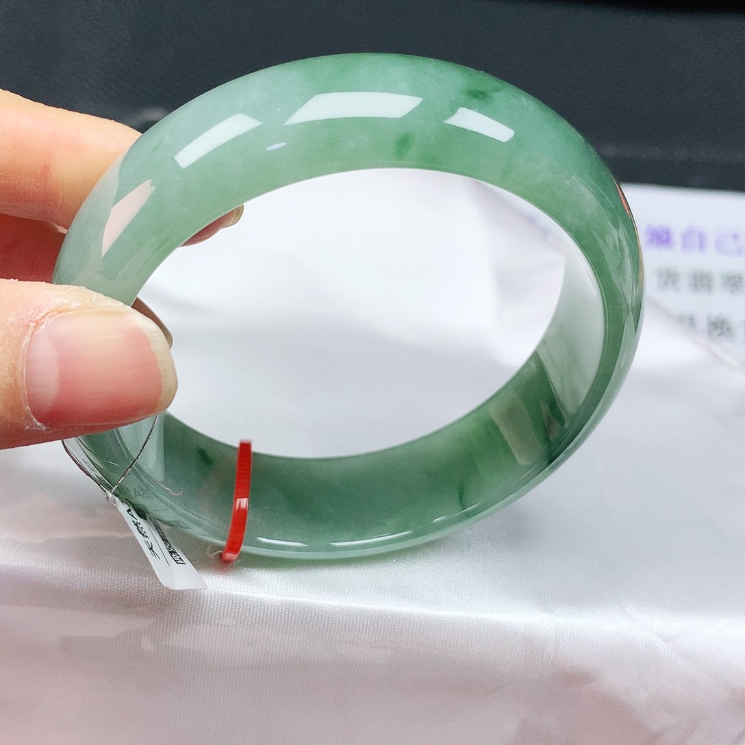 翡翠手镯未镶嵌59轮胎