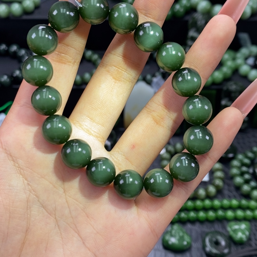 和田玉（碧玉）未镶嵌珠宝奇石