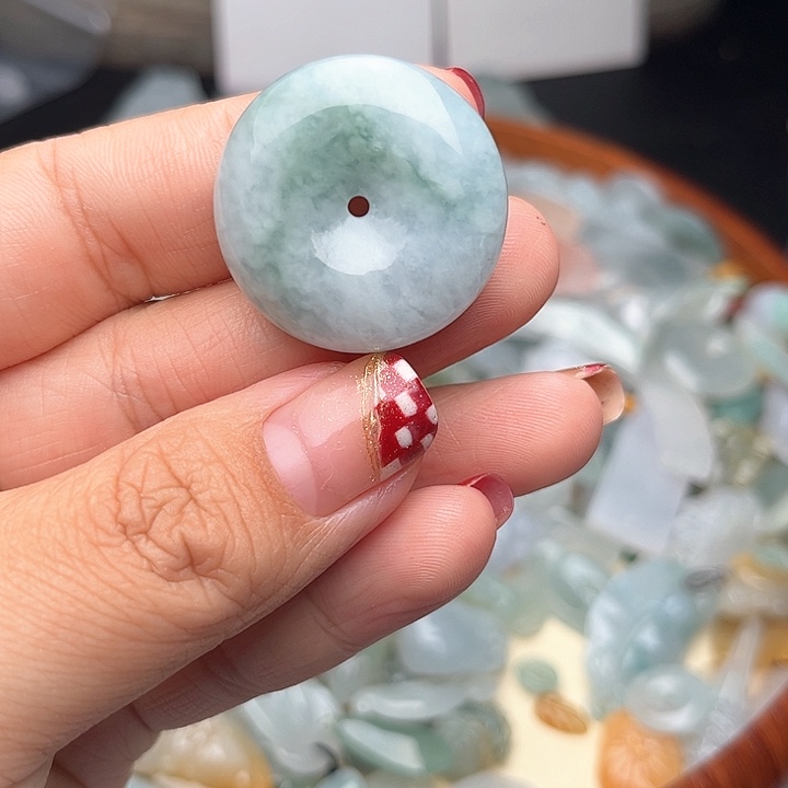 翡翠颈饰未镶嵌翡翠