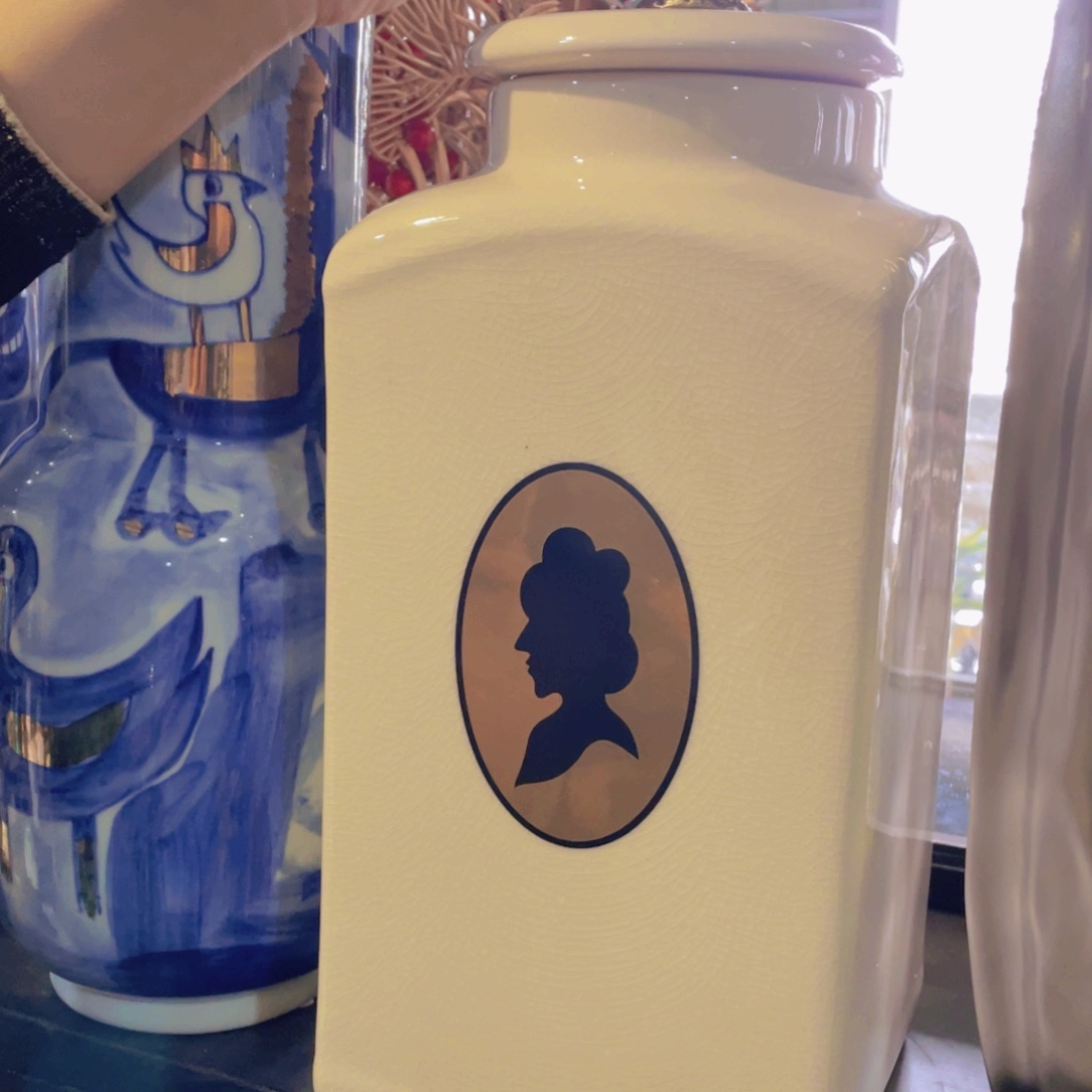 陶瓷花瓶，仿真绿植。