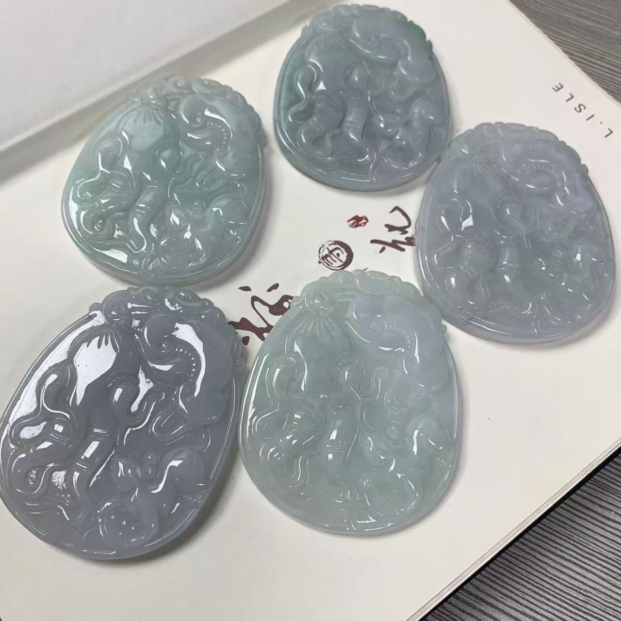 缅甸天然A货翡翠人生如意玉坠精美雕刻仿古牌玉坠-多样性发其一