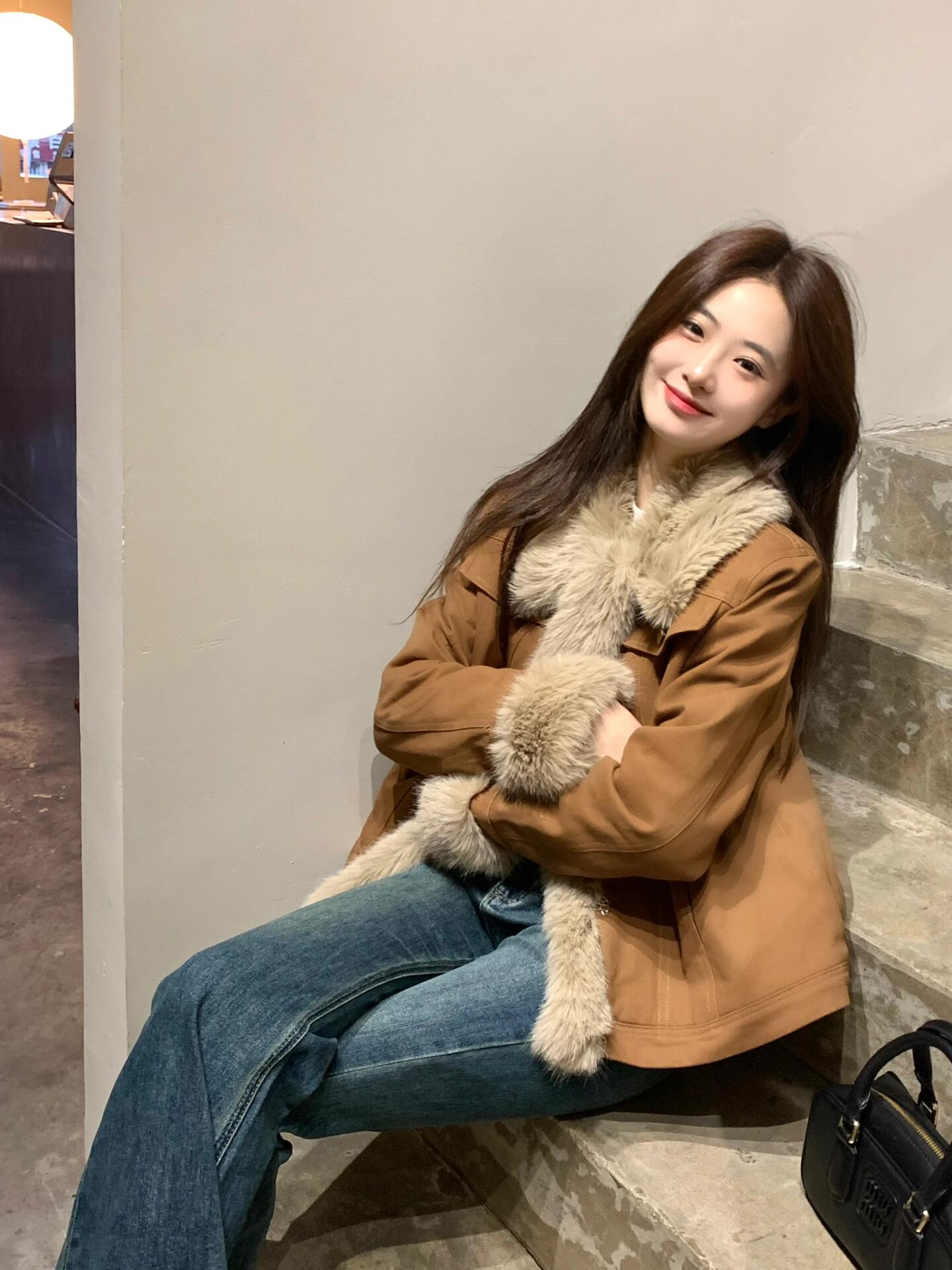 2025新款美拉德复古棕色牛仔外套女秋冬加厚短款拼接毛毛上衣棉服