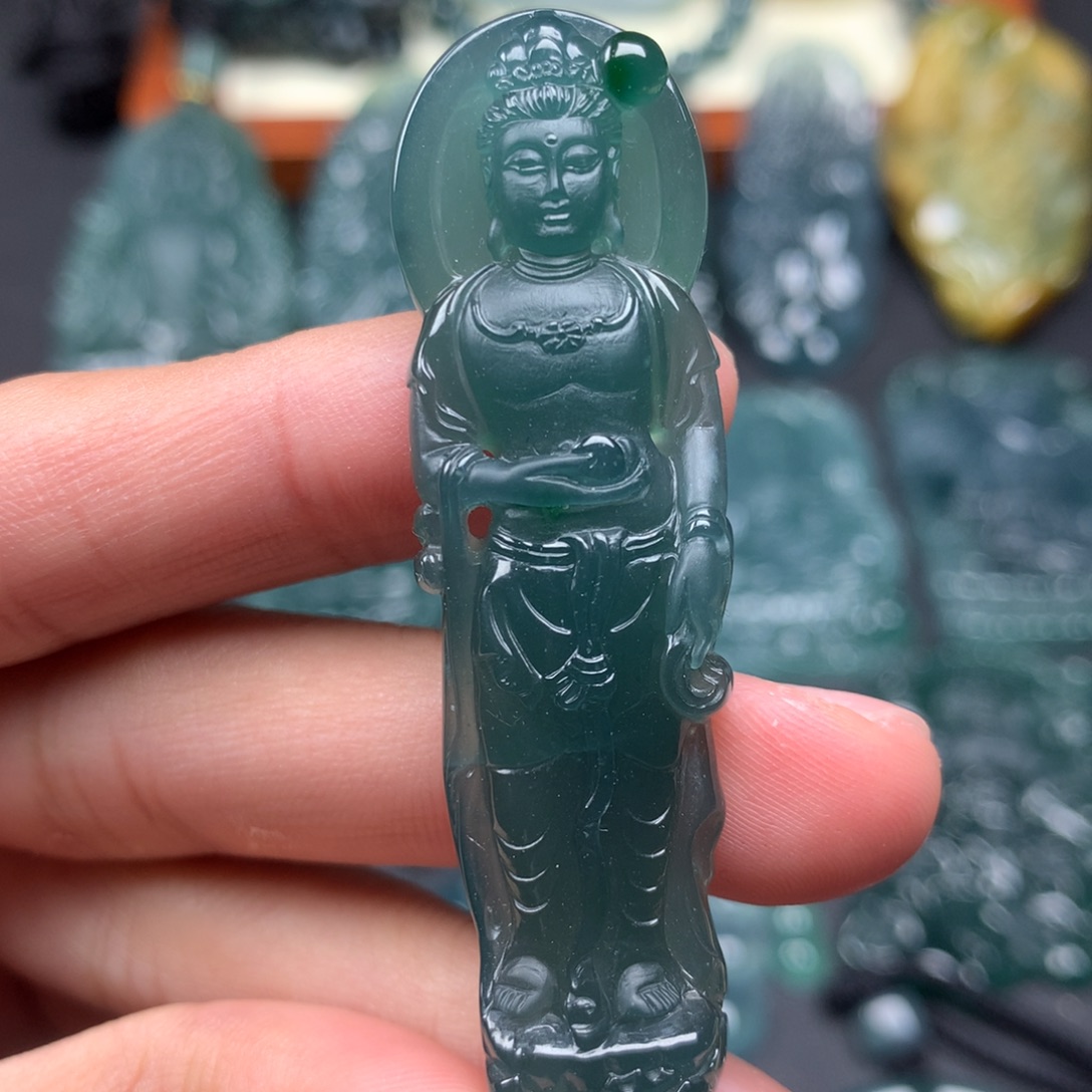 翡翠未镶嵌颈饰观音