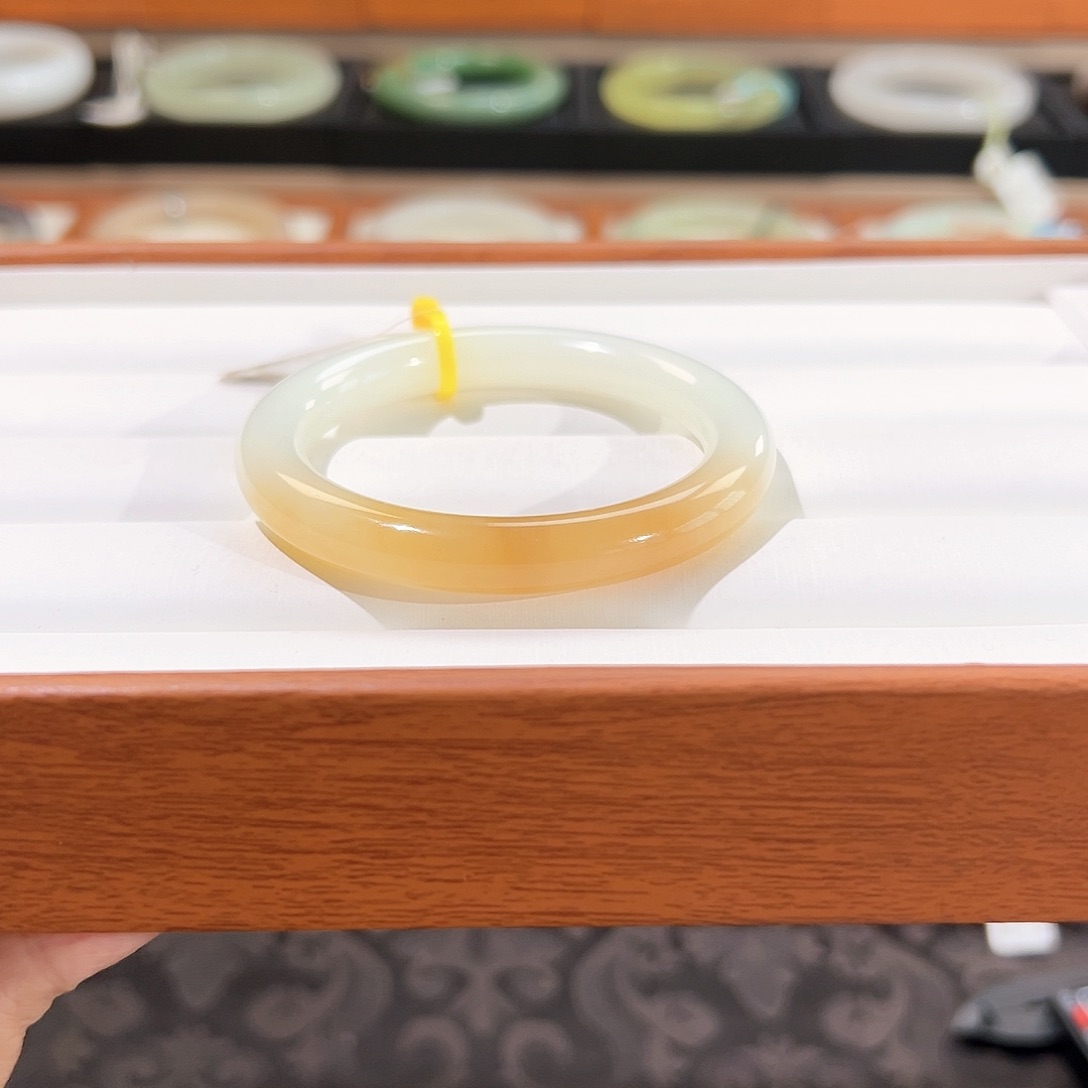 和田玉手镯未镶嵌  【糖白、圆条】