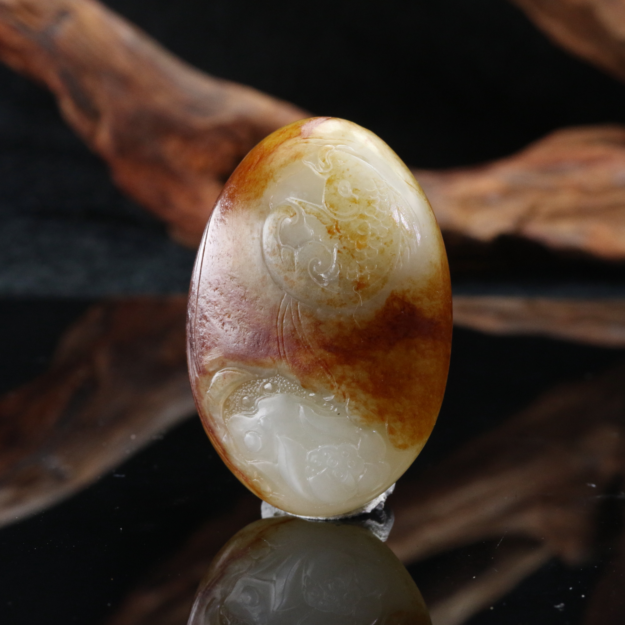 19和田玉带皮羊脂白年年有鱼吊坠/500198上海嘉禾拍卖