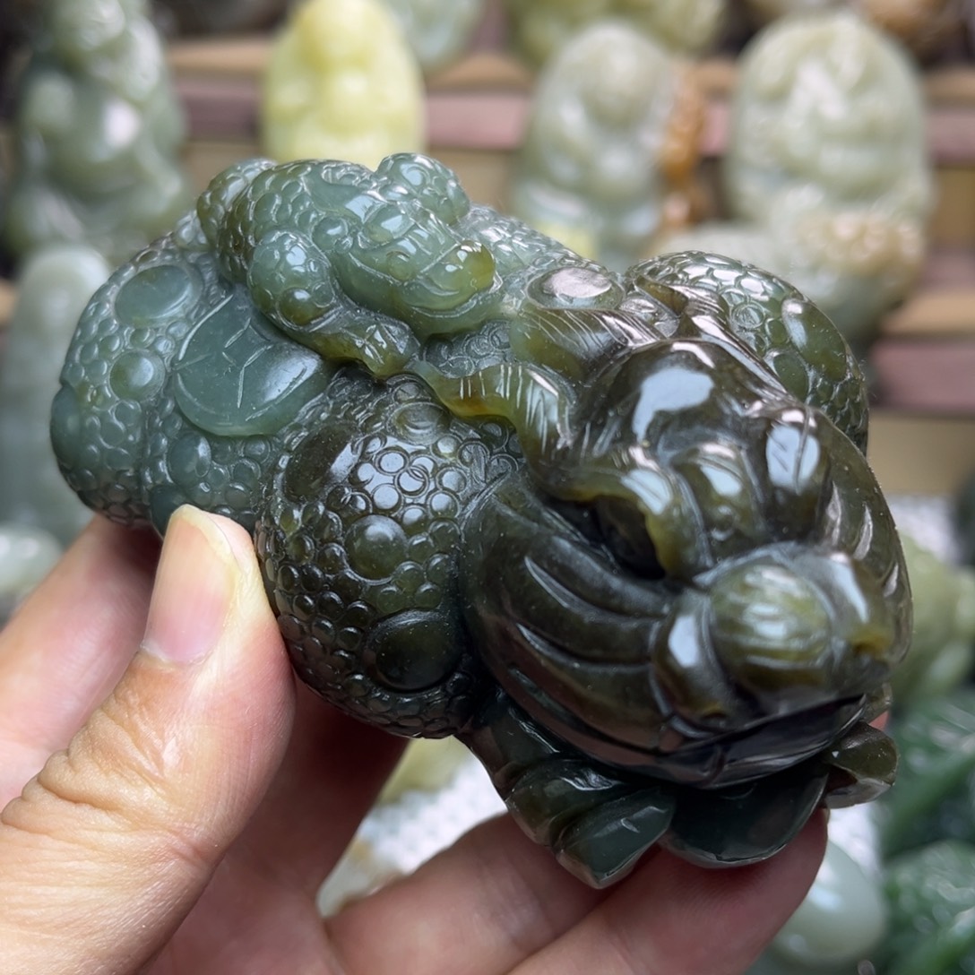 和田玉未镶嵌把件