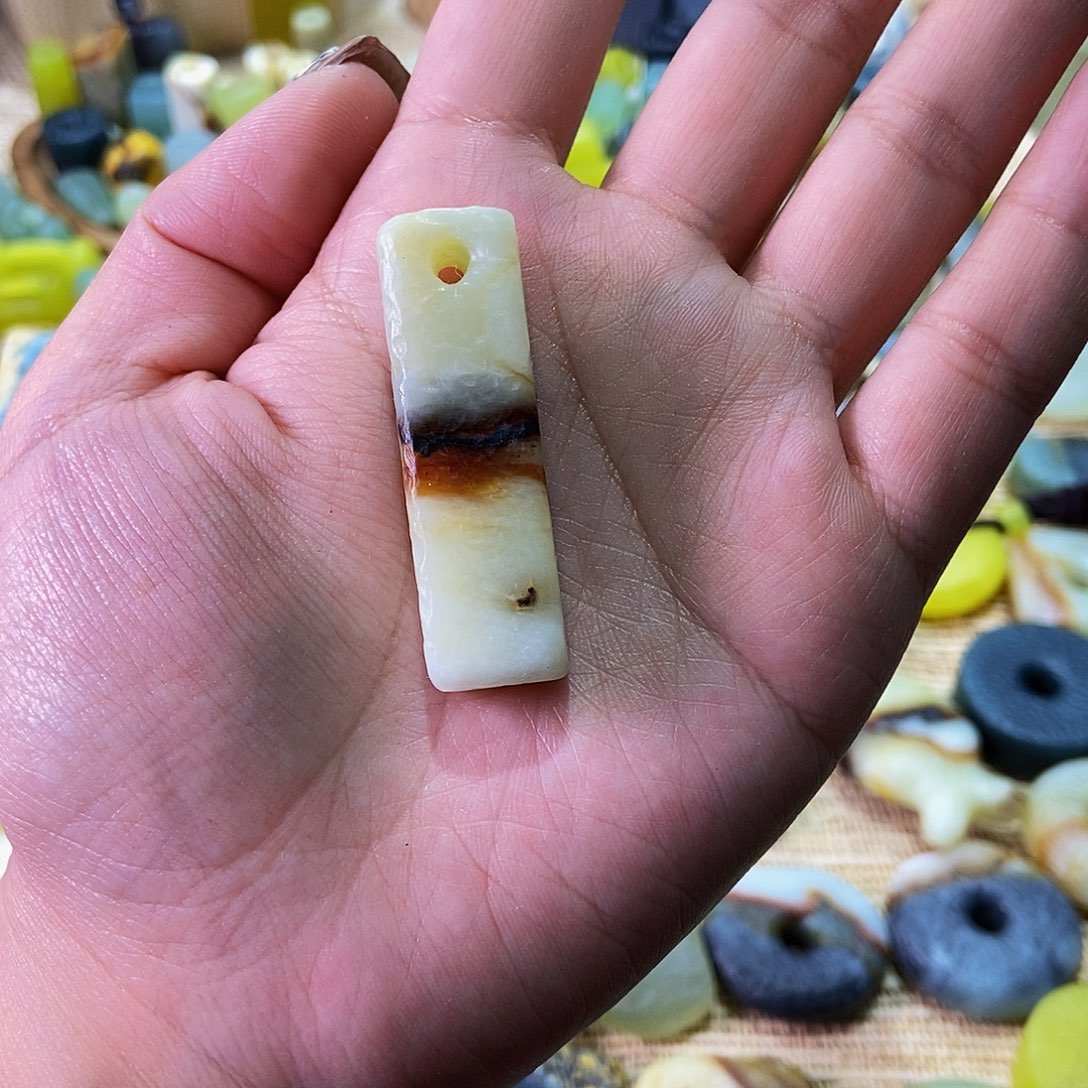 未镶嵌蛇纹石玉挂件