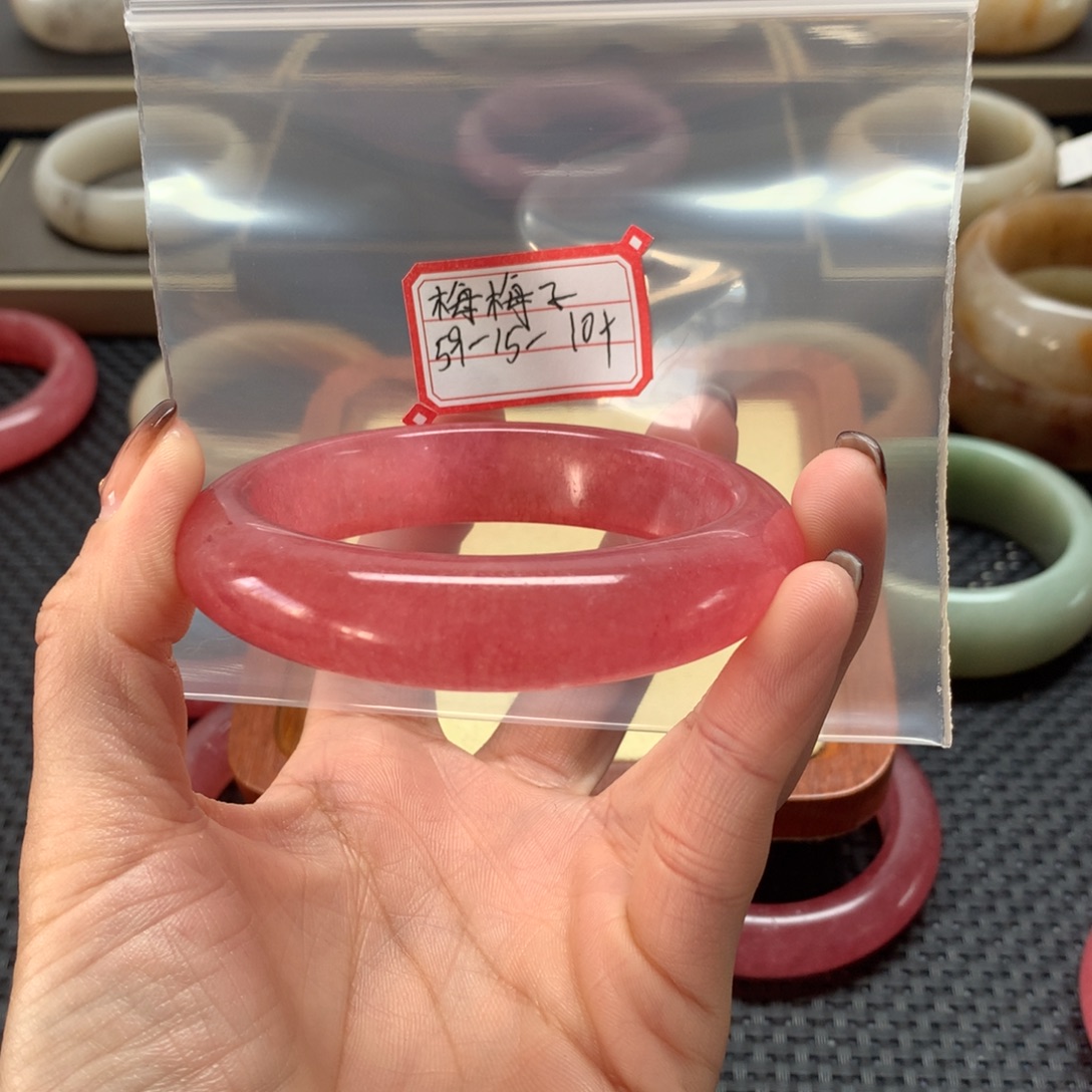 梅***子石英岩玉未镶嵌手镯