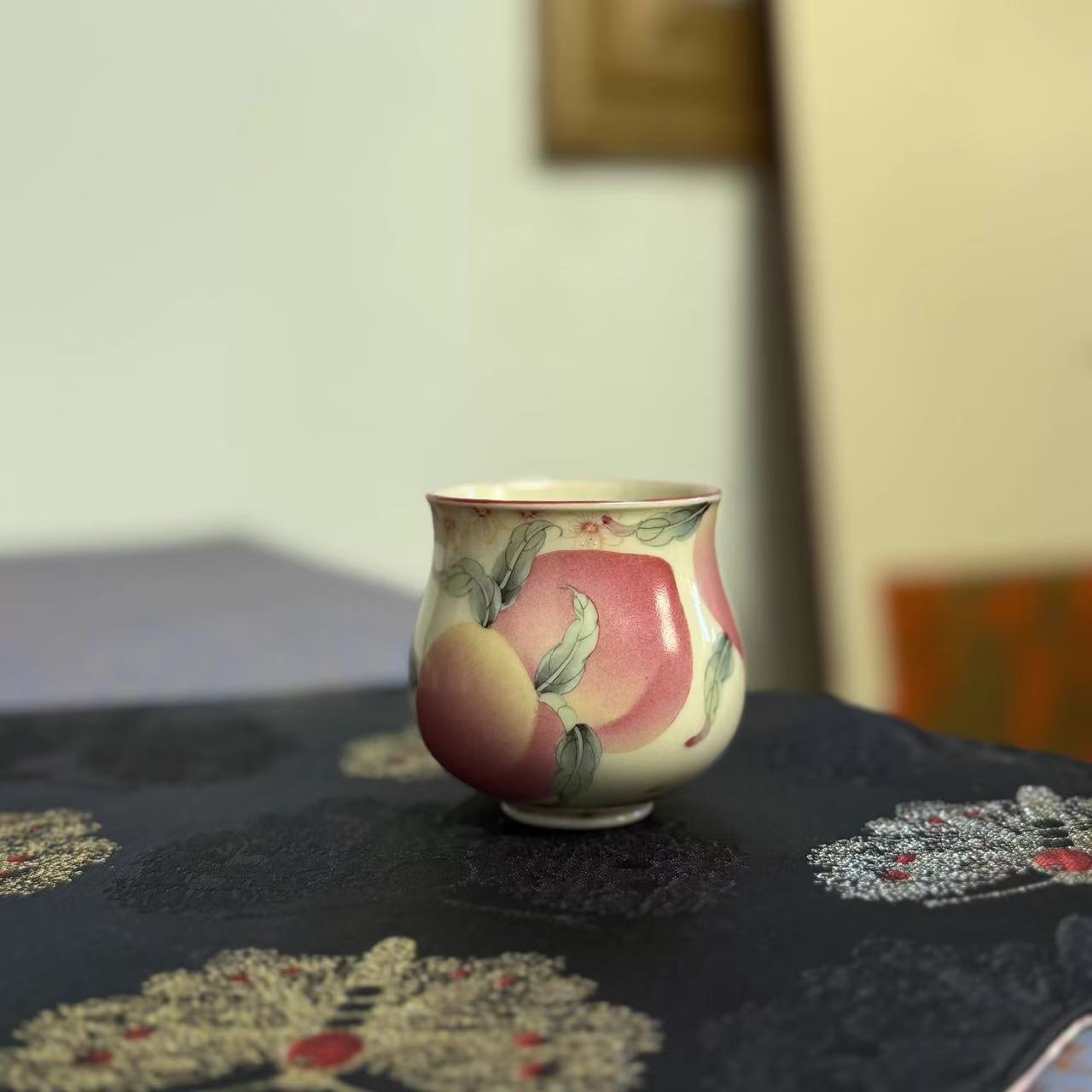 《梦乔茶器》雅圣景德镇手工手绘桃子桃花主人杯釉上彩高温高端窑口