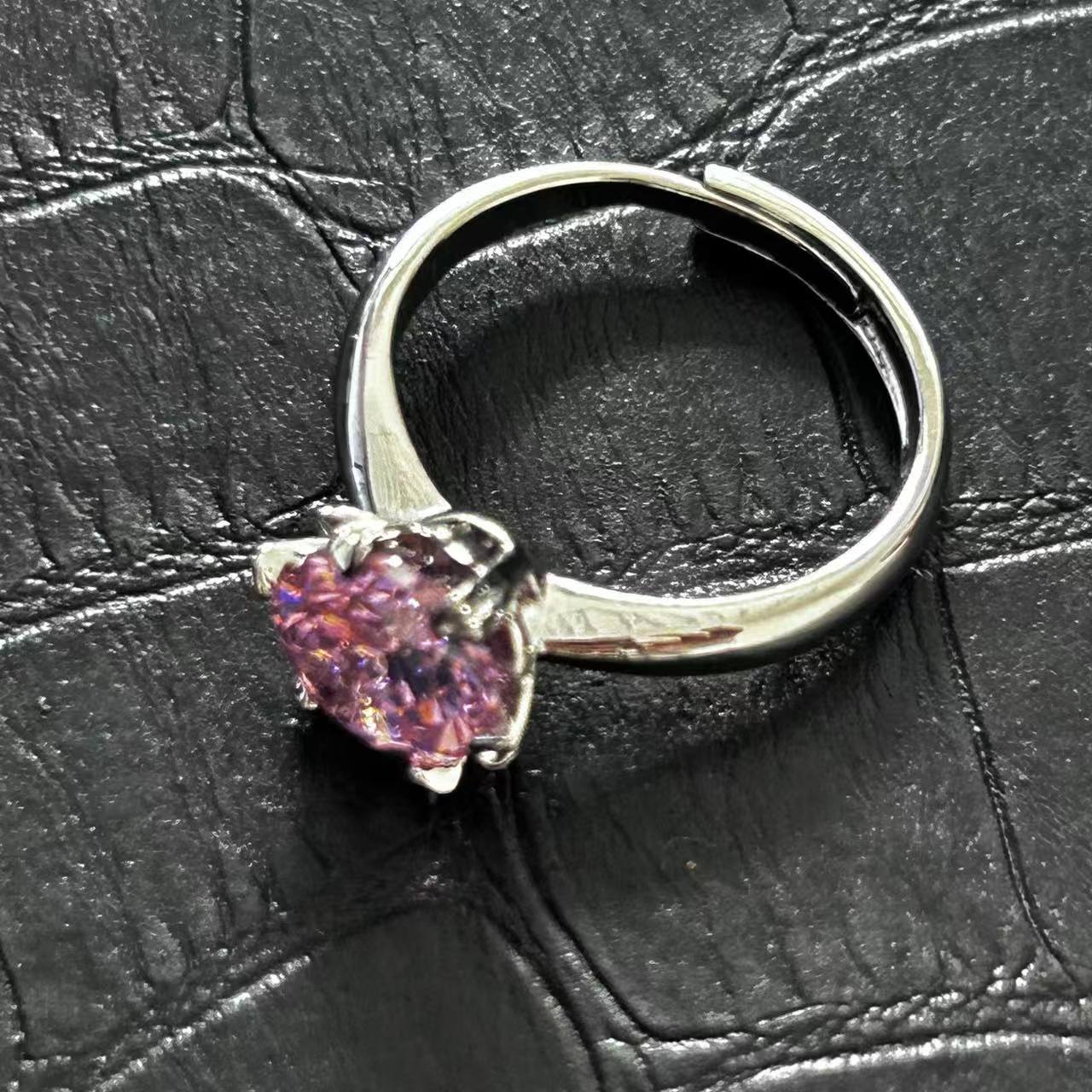 臻选戒指 经典百搭设计粉色戒指HFT9971