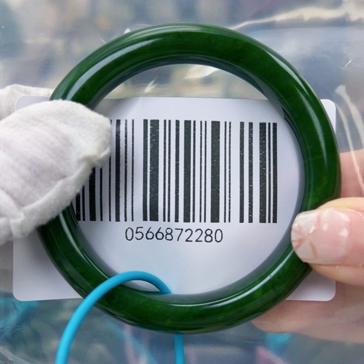 和田玉未镶嵌手镯微瑕5556