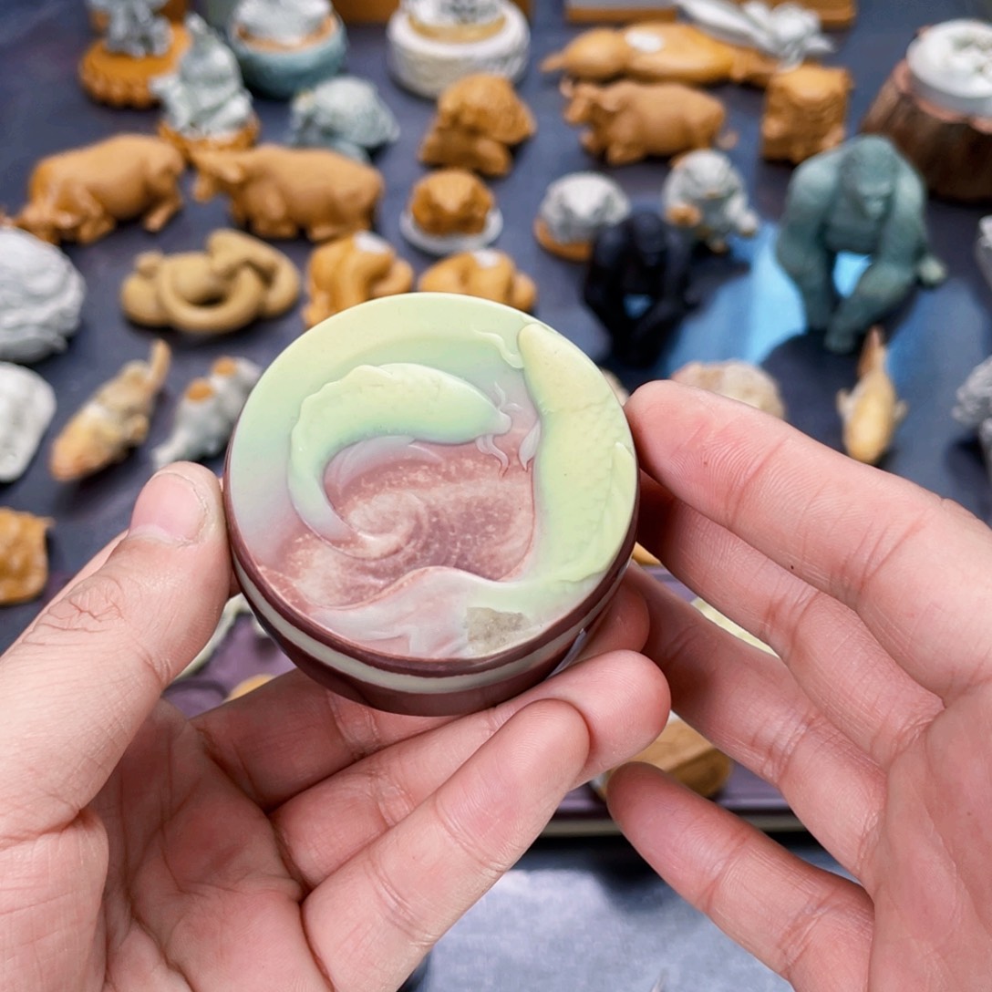 连年有余盖置手工雕刻