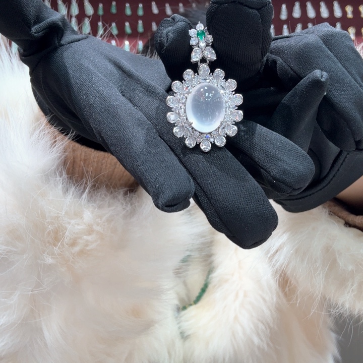 石英质玉颈饰银S925镀金镶嵌