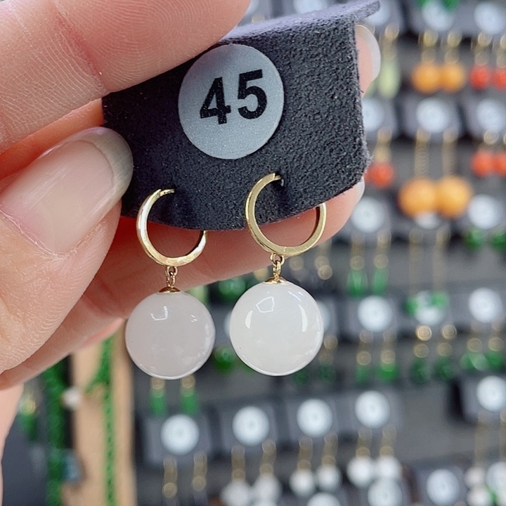 18K金镶嵌和田玉耳饰