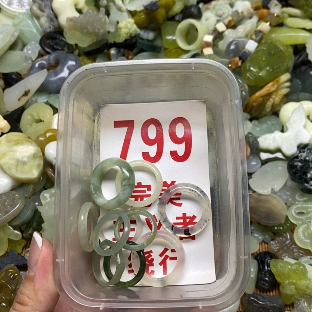 蛇纹石玉挂坠未镶嵌