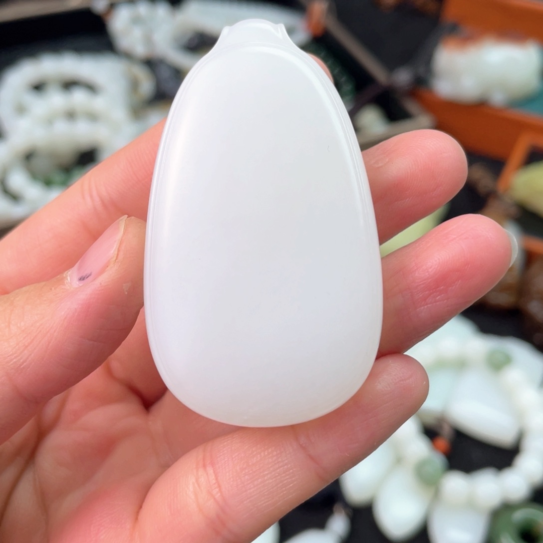 和田玉挂件未镶嵌感*_