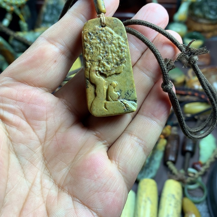 吊坠(赠链)未镶嵌岫岩河磨玉（透闪石质玉）