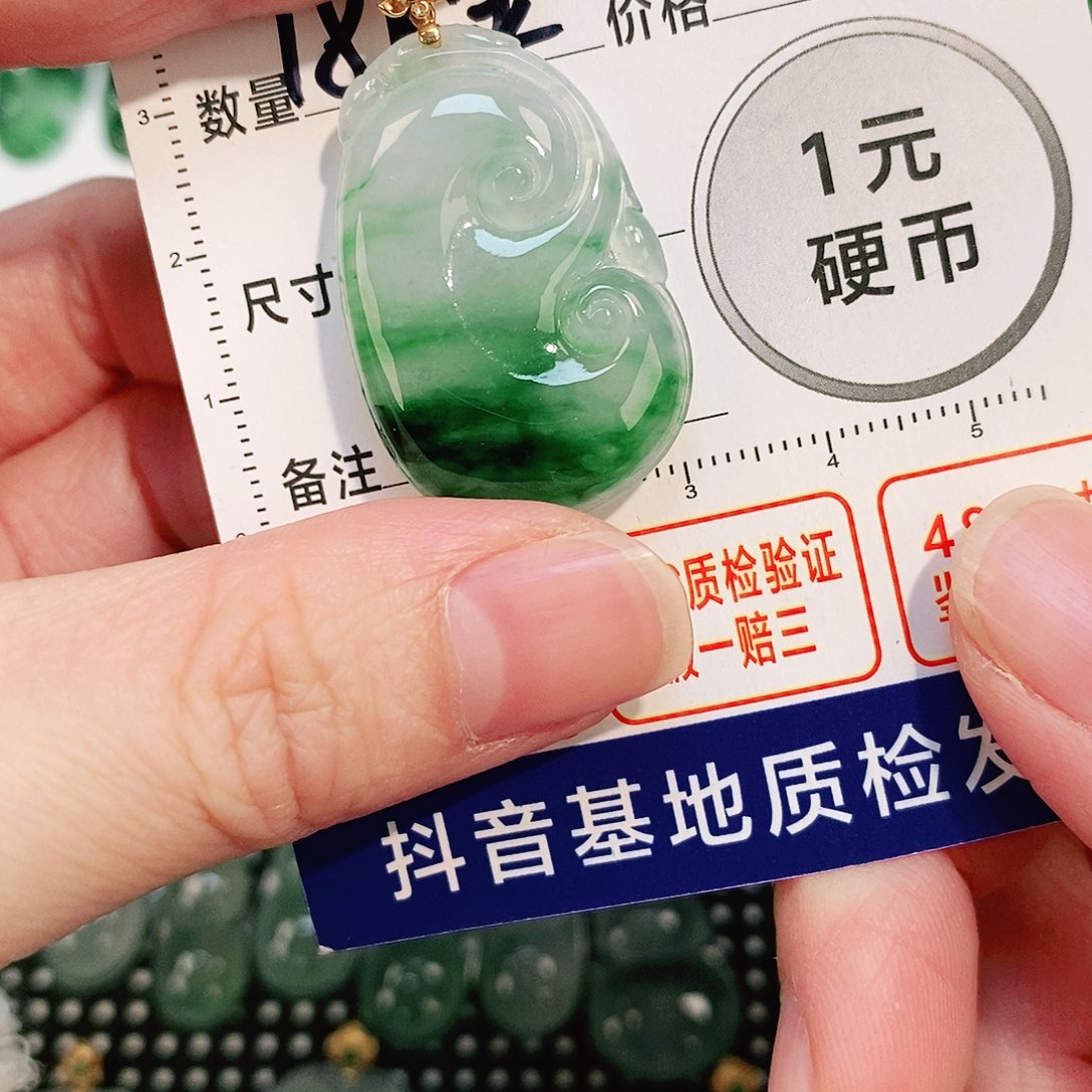翡翠颈饰18K金镶嵌吊坠