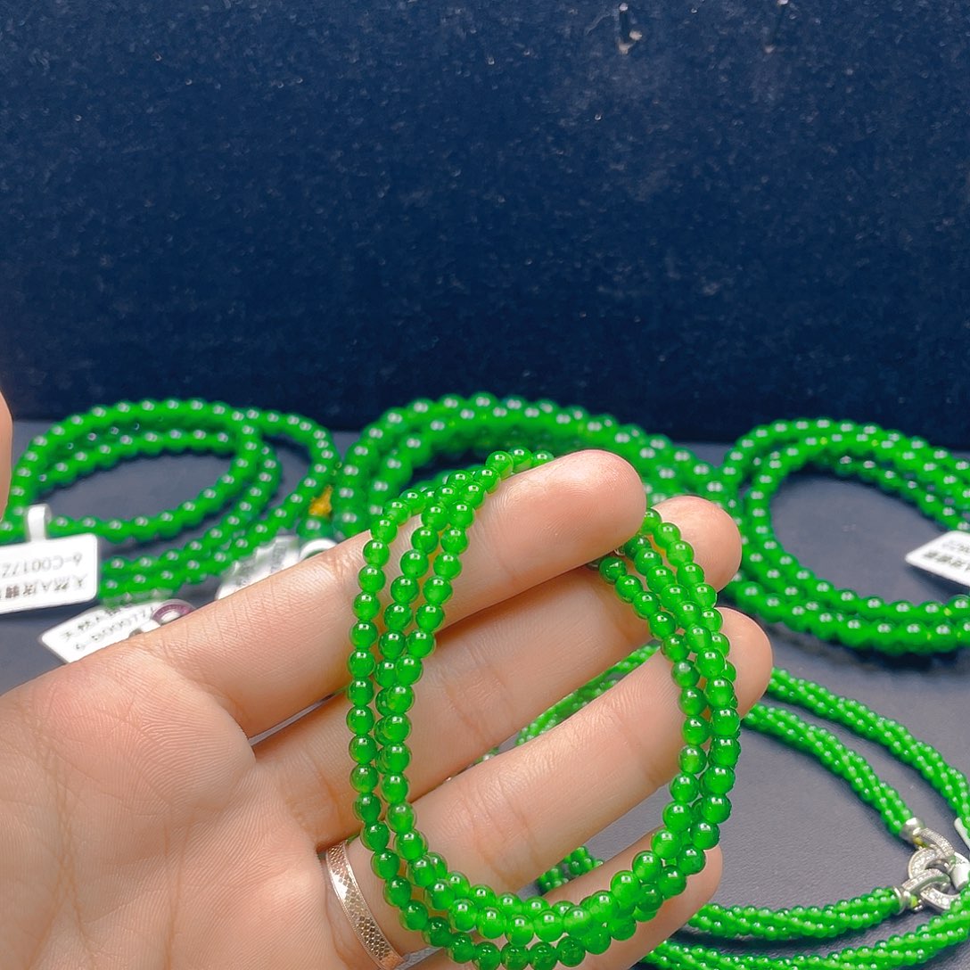 翡翠未镶嵌项链      