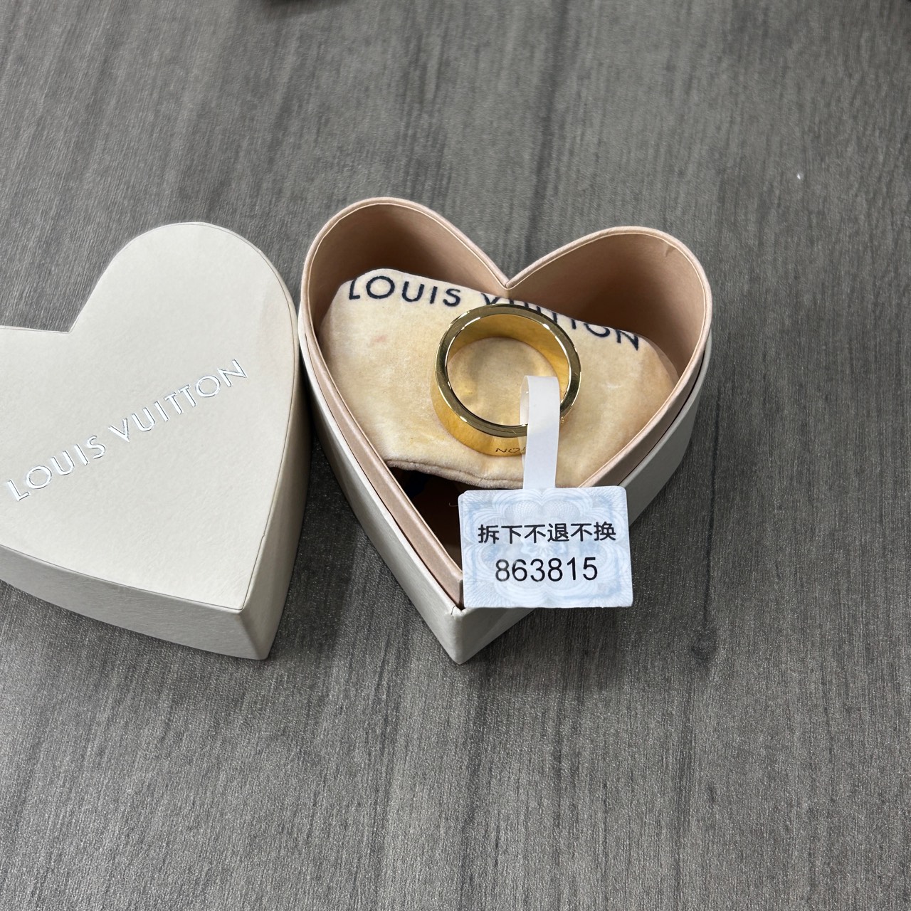 99新 LouisVuitton/路易威登 字母雕刻 戒指 金色 M码