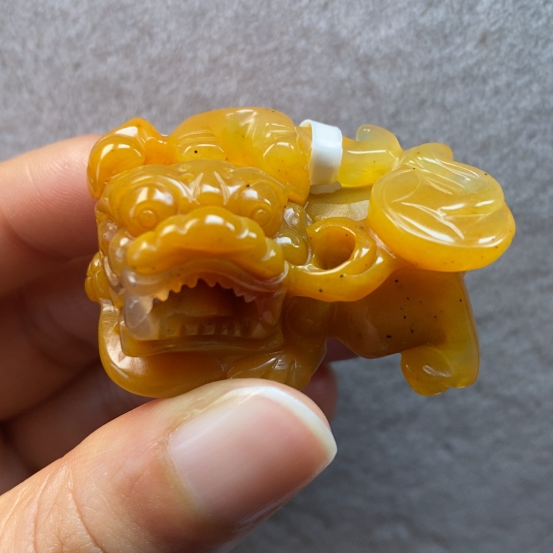 石英质玉（黄龙玉）未镶嵌颈饰