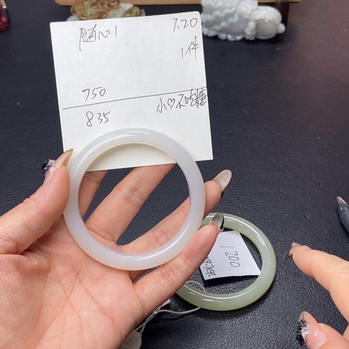 随***&和田玉手镯未镶嵌