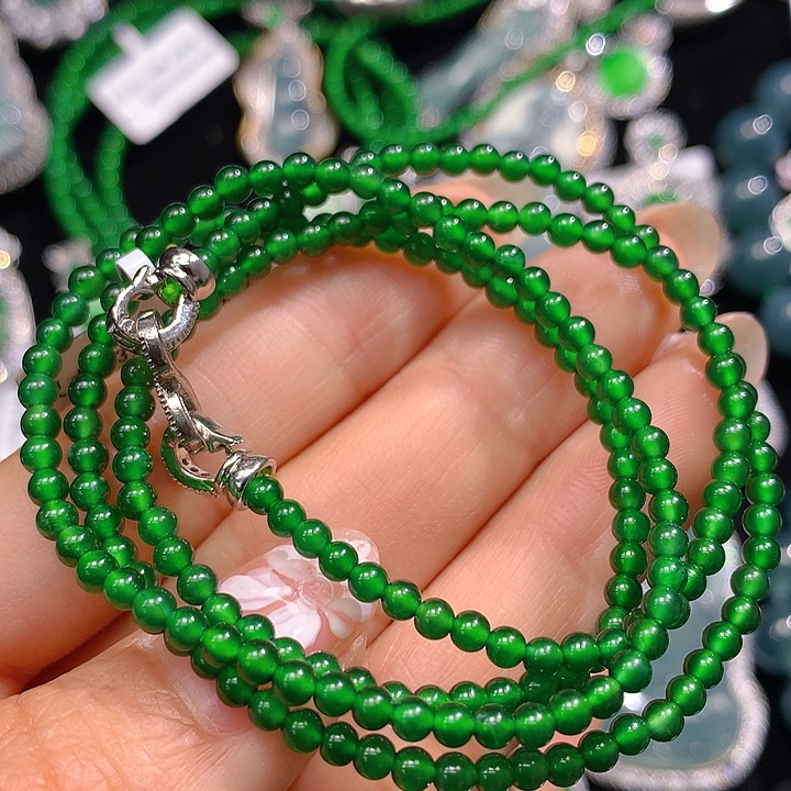 翡翠颈饰未镶嵌翡翠