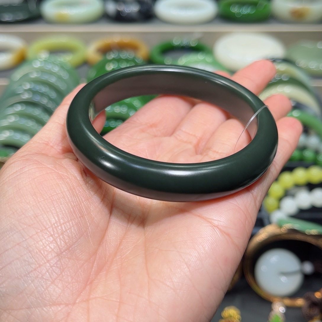 和田玉54-55圈口塔青手镯未镶嵌喜*