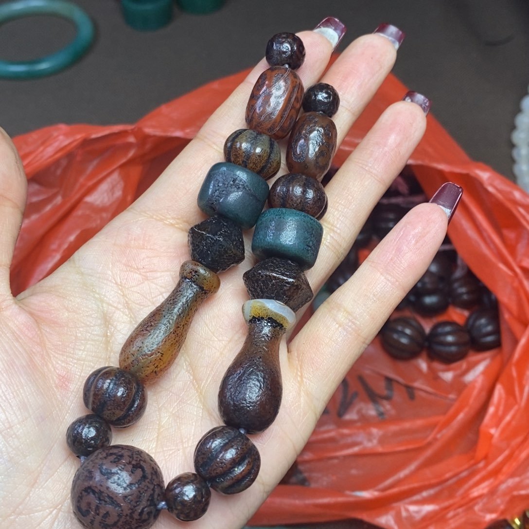 玛瑙/玉髓颈饰未镶嵌