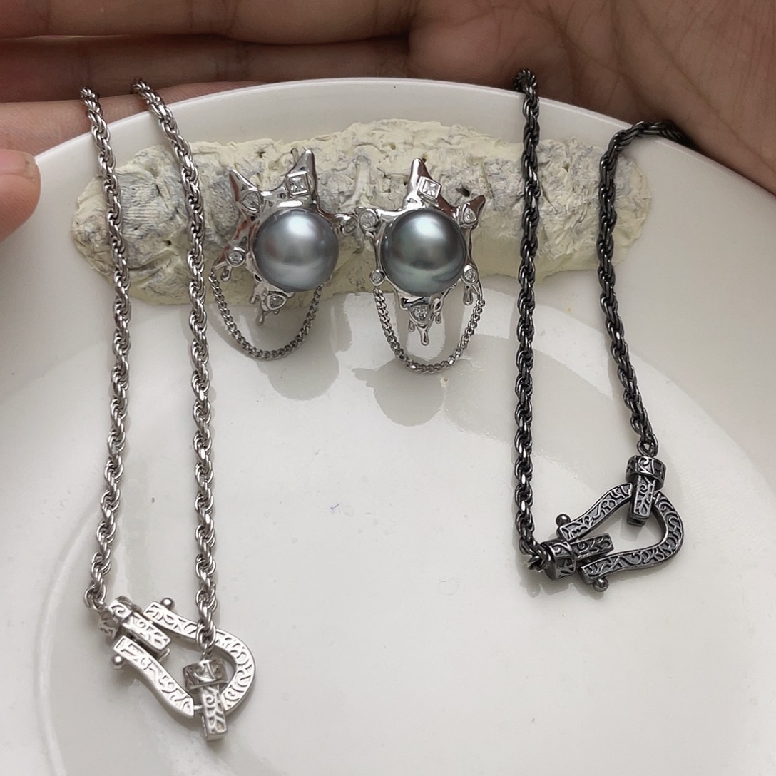 Y***n海水珍珠银S925镶嵌耳饰