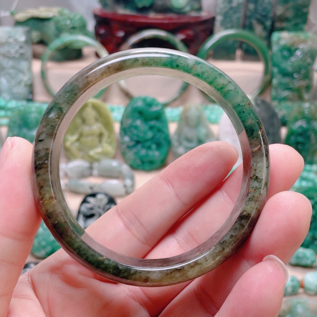 独山玉未镶嵌手镯