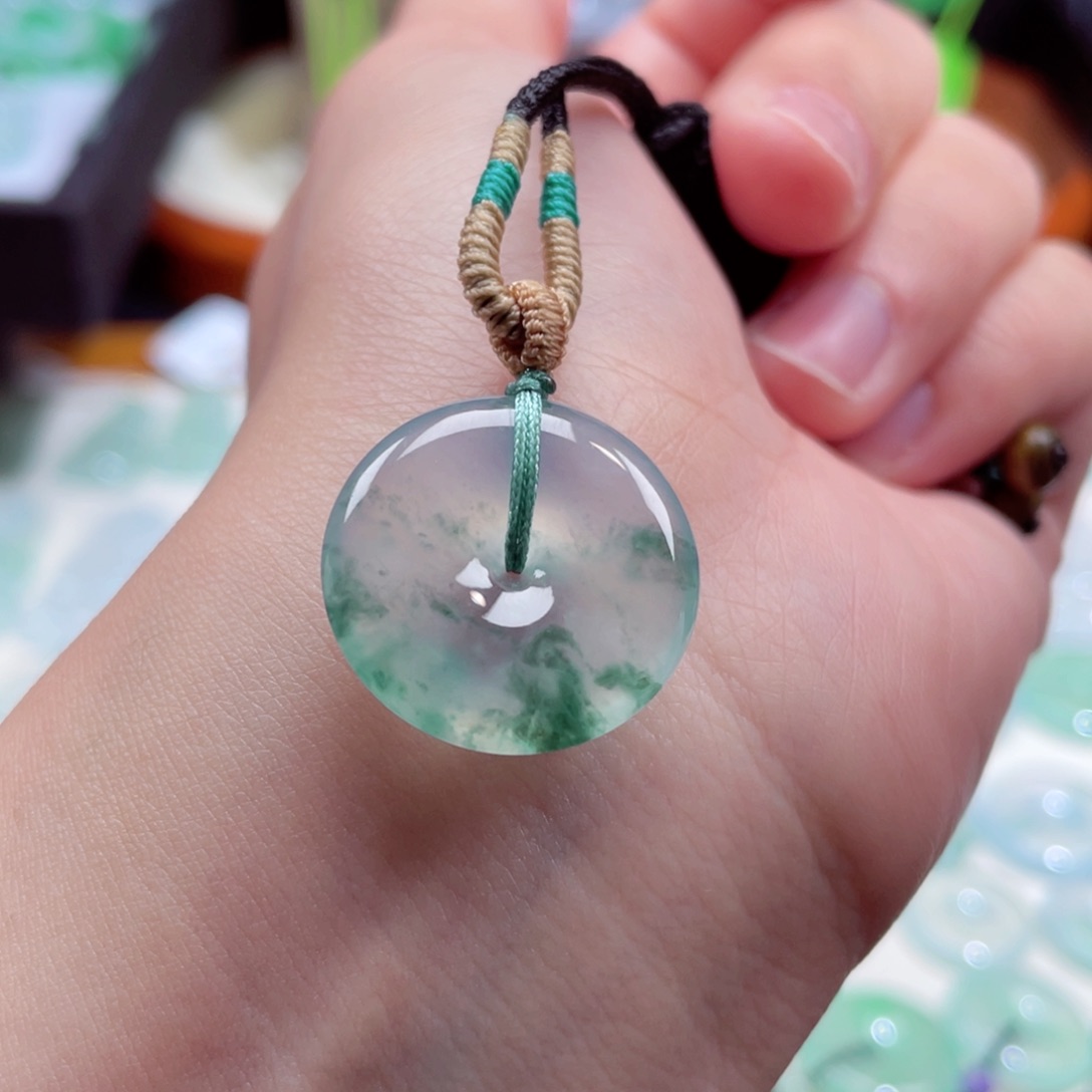 翡翠颈饰未镶嵌扣子