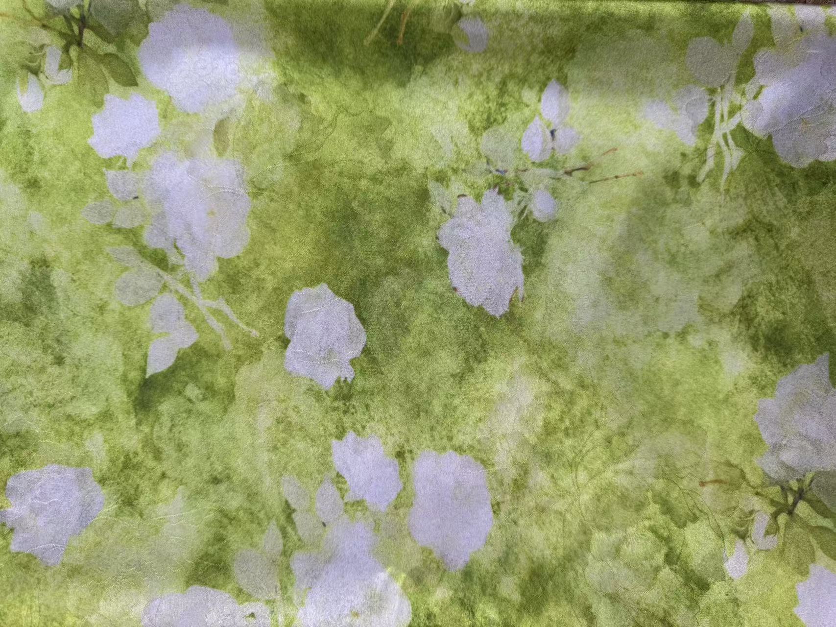 白色山茶花香云纱丝绸