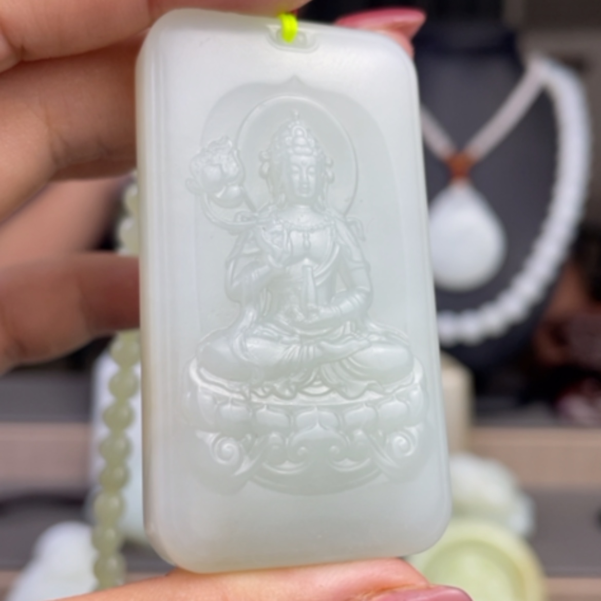 【闪购商品】颈饰足铂镶嵌和田玉
