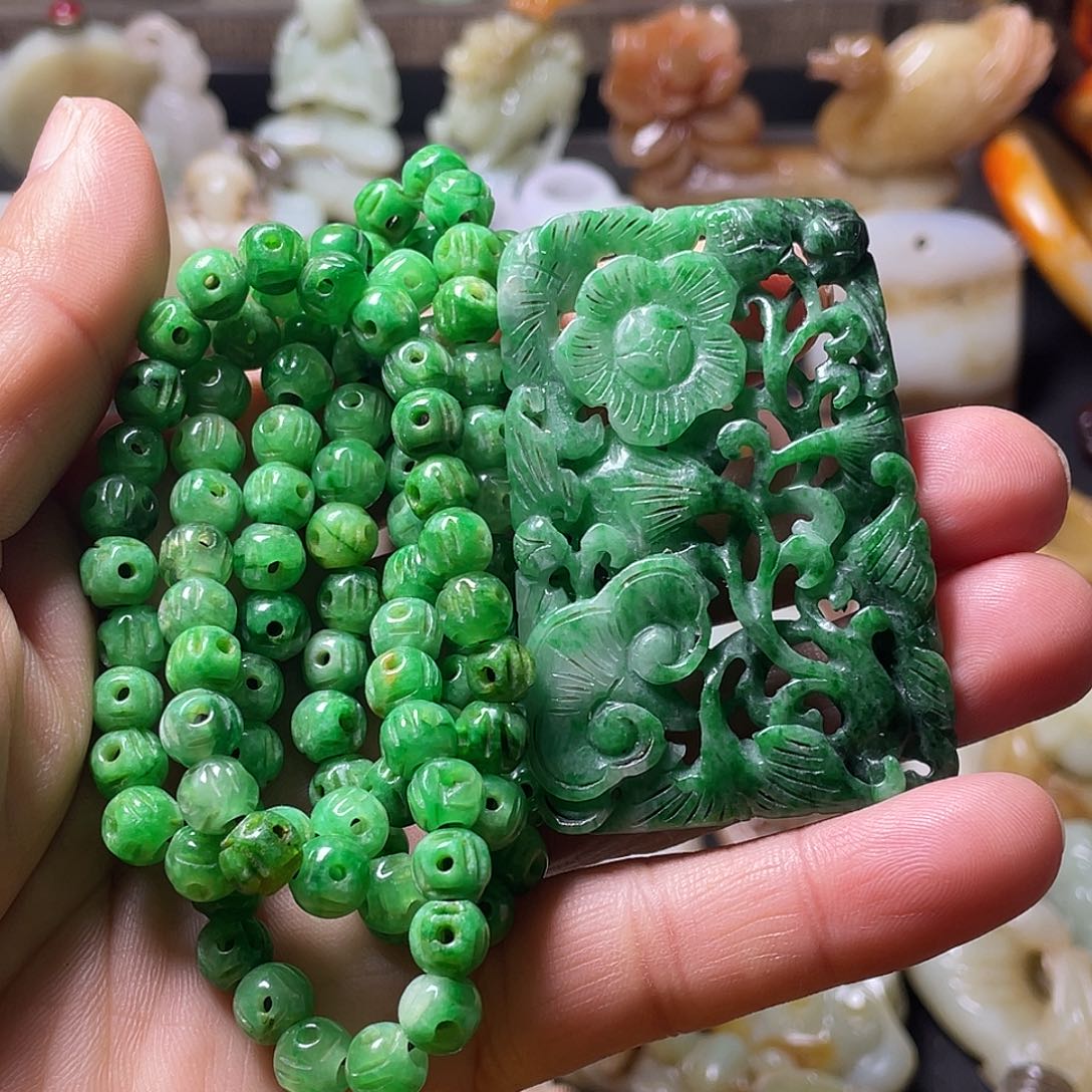 移***鲸和田玉（糖玉）未镶嵌颈饰