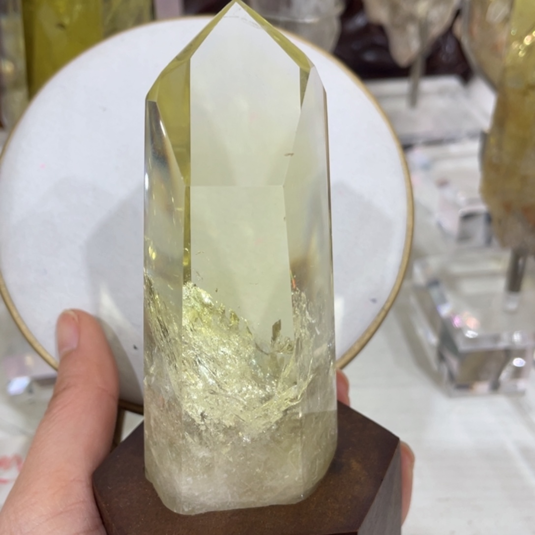 水晶摆件巴西黄水晶未镶嵌