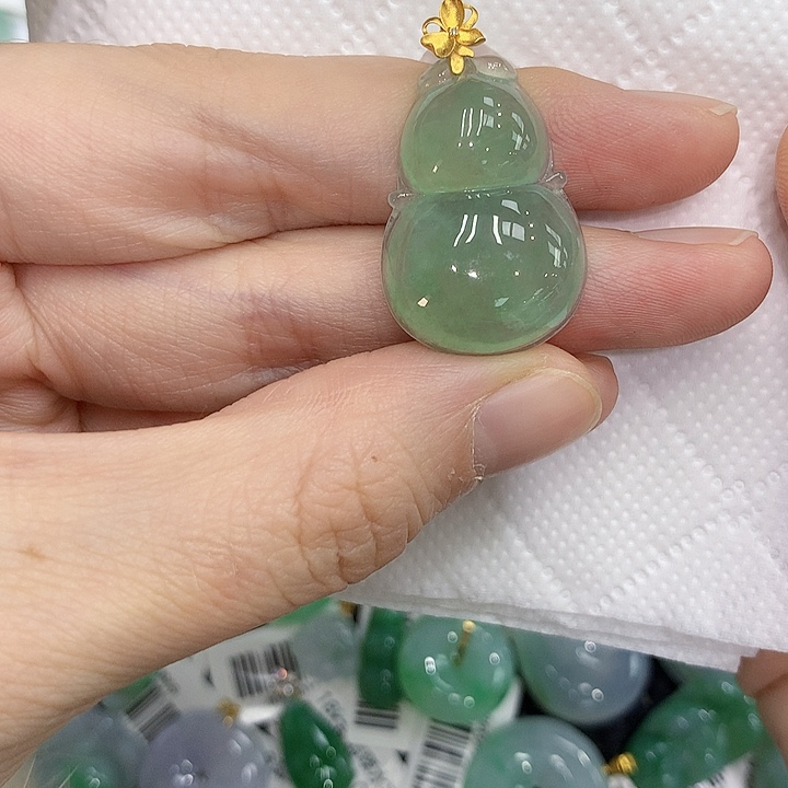 颈饰18K金镶嵌翡翠1345678899