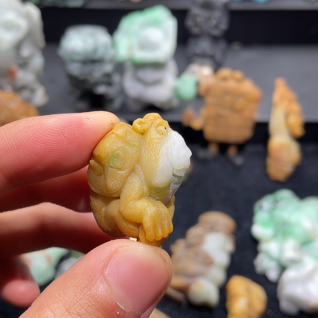 j***n翡翠未镶嵌挂件大猩猩