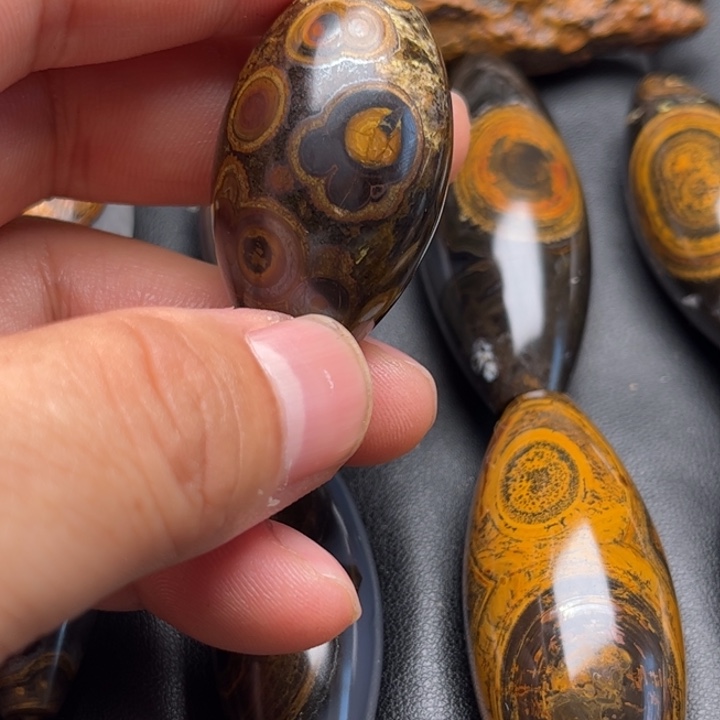 用***8石英岩玉合金颈饰