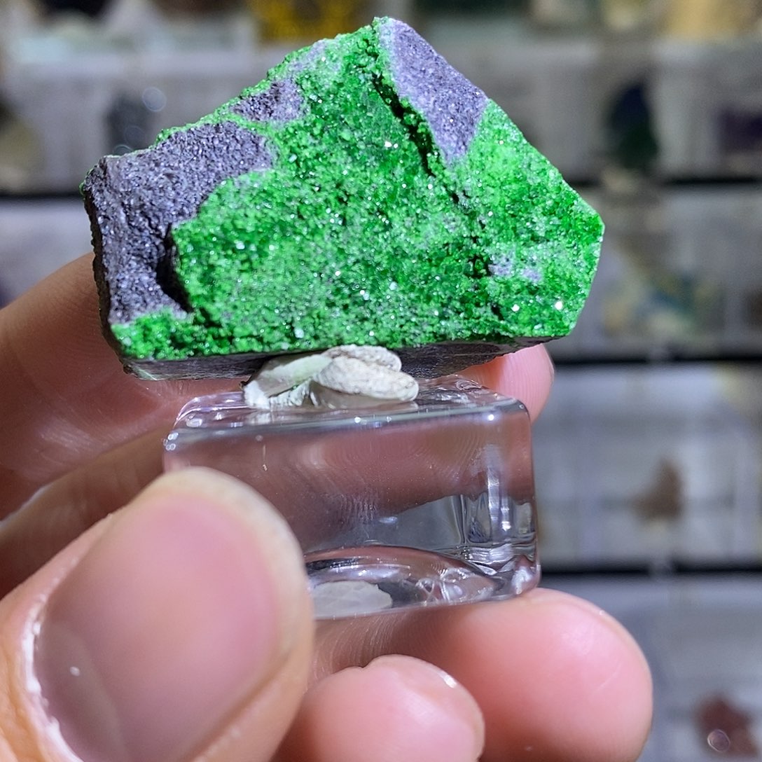 紫砂俄罗斯钙铬榴石